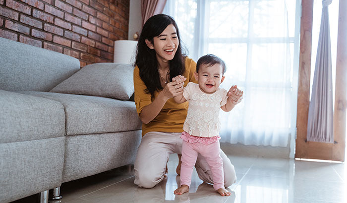 7 Practical Ways That You Can Help New Parents In The First Month With Baby